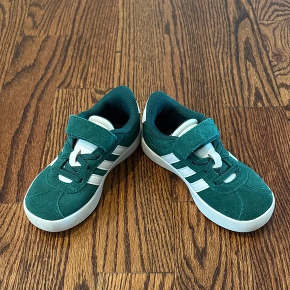 Boys Adidas Green velcro Sneakers - Picture 2 of 7